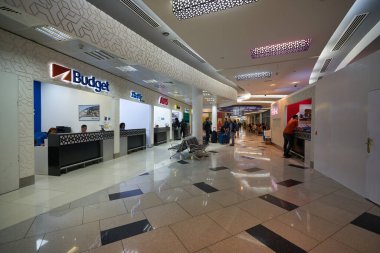 ABU DHABI, BAE - CIRCA JANUARY, 2020: Abu Dabi Uluslararası Havaalanı 'nın içi. 