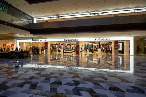 ABU DHABI, BAE - CIRCA HAUARY, 2020: Debenhams mağazasına giriş.