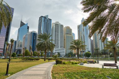 ABU DHABI, BAE - CIRCA JANUARY, 2020: Abu Dabi sokak manzarası.