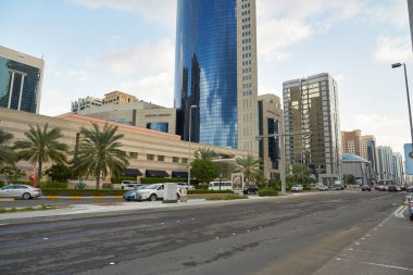 ABU DHABI, BAE - CIRCA JANUARY, 2020: Abu Dabi sokak manzarası.