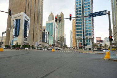 ABU DHABI, BAE - CIRCA JANUARY, 2020: Abu Dabi sokak manzarası.