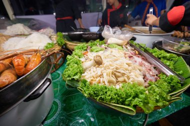 BANGKOK, THAILAND - CIRCA JANUARY, 2020: Bangkok 'ta çeşitli sokak yemekleri.