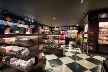 BANGKOK, THAILAND - CIRCA JANUARY, 2020: Siyam Merkezi alışveriş merkezindeki Victoria 's Secret mağazasının içi. Victoria 's Secret bir Amerikan iç çamaşırı, giysi ve güzellik perakendecisi..