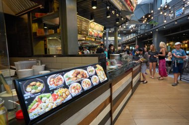 BANGKOK, THAILAND - CIRCA JANUARY, 2020: Siyam Merkezi alışveriş merkezinde yemek bölümü.