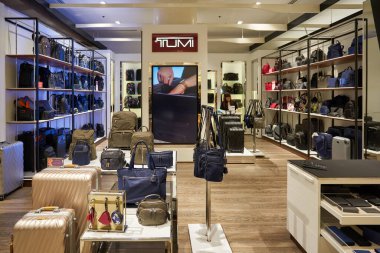 BANGKOK, THAILAND - CIRCA JANUARY, 2020: Tumi ürünleri Bangkok 'taki Siyam Paragon alışveriş merkezinde sergilendi.