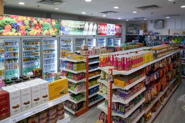 KUALA LUMPUR, MALAYSIA - CIRCA MARCH, 2023: Kuala Lumpur 'daki KK Super Mart bakkalında. KK Super Mart, Malezya 'da bir market zinciri.