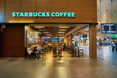 KUALA LUMPUR, MALAYSIA - CIRCA MARCH, 2023: Starbucks KLIA2 havaalanı, Kuala Lumpur.