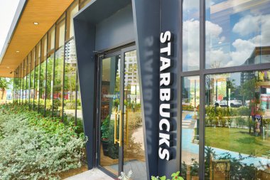 KUALA LUMPUR, MALAYSIA - CIRCA MARCH, 2023: Kuala Lumpur 'daki Starbucks Kahvesine Giriş.