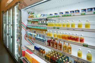 KUALA LUMPUR, MALAYSIA - CIRCA MARCH, 2023: 7-11 mağazasının içi.