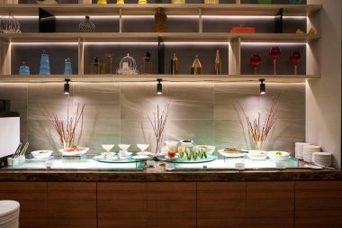 SELAYANG, MALAYSIA - CIRCA MARCH, 2023: Mercure Selangor Selayang 'daki restoranın iç çekimleri.