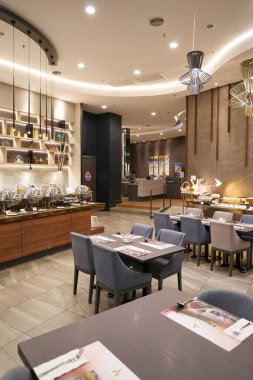 SELAYANG, MALAYSIA - CIRCA MARCH, 2023: Mercure Selangor Selayang 'daki restoranın iç çekimleri.