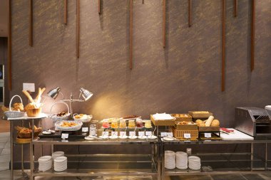 SELAYANG, MALAYSIA - CIRCA MARCH, 2023: Mercure Selangor Selayang 'daki restoranın iç çekimleri.