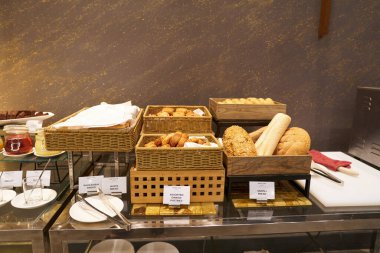 SELAYANG, MALAYSIA - CIRCA MARCH, 2023: Mercure Selangor Selayang 'daki restoranın iç çekimleri.