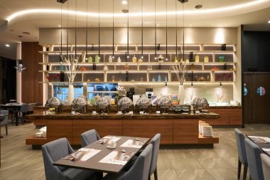 SELAYANG, MALAYSIA - CIRCA MARCH, 2023: Mercure Selangor Selayang 'daki restoranın iç çekimleri.