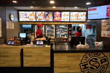 KUALA LUMPUR, MALAYSIA - CIRCA MARCH, 2023: Malezya 'daki KFC fast food restoranında. 