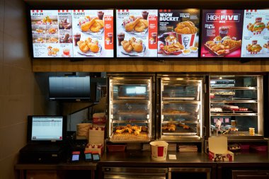 KUALA LUMPUR, MALAYSIA - CIRCA MARCH, 2023: Malezya 'daki KFC fast food restoranında. 