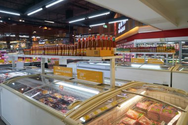BANGKOK, THAILAND - CIRCA APRIL, 2023: Bangkok 'taki Big C Supercenter Ratchadamri' nin iç çekimi. 