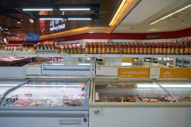 BANGKOK, THAILAND - CIRCA APRIL, 2023: Bangkok 'taki Big C Supercenter Ratchadamri' nin iç çekimi. 