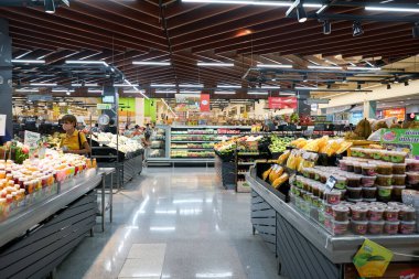 BANGKOK, THAILAND - CIRCA APRIL, 2023: Bangkok 'taki Big C Supercenter Ratchadamri' nin iç çekimi. 