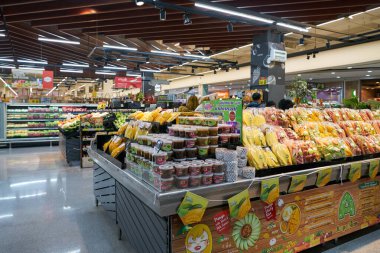 BANGKOK, THAILAND - CIRCA APRIL, 2023: Bangkok 'taki Big C Supercenter Ratchadamri' nin iç çekimi. 