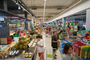 BANGKOK, THAILAND - CIRCA APRIL, 2023: Bangkok 'taki Big C Supercenter Ratchadamri' nin iç çekimi. 