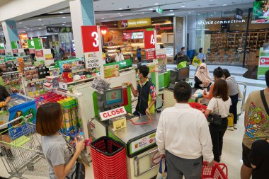 BANGKOK, THAILAND - CIRCA APRIL, 2023: Bangkok 'taki Big C Supercenter Ratchadamri' de çıkış.. 