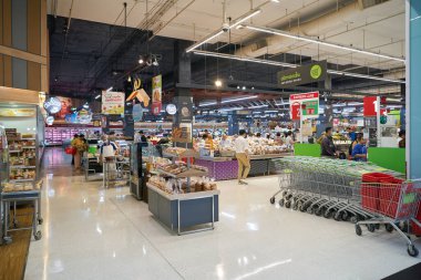 BANGKOK, THAILAND - CIRCA APRIL, 2023: Bangkok 'taki Big C Supercenter Ratchadamri' nin iç çekimi. 