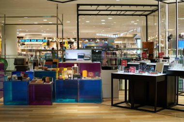 BANGKOK, THAILAND - CRCA Nisan 2023: Siam Discovery alışveriş merkezi içinde.