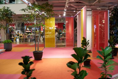 BANGKOK, THAILAND - CRCA Nisan 2023: Siam Discovery alışveriş merkezi.