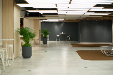 BANGKOK, THAILAND - CRCA Nisan 2023: Siam Discovery alışveriş merkezi.