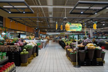 PATTAYA, THAILAND - CIRCA APRIL, 2023: Pattaya 'daki Big C süpermarketinde üretiliyor. Big C bir bakkal ve genel pazarlama perakendecisi..