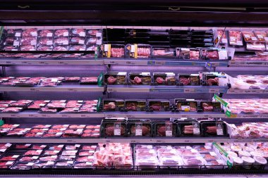 PATTAYA, THAILAND - CIRCA APRIL, 2023: Pattaya 'daki Big C süpermarketinin içi. Big C bir bakkal ve genel pazarlama perakendecisi..