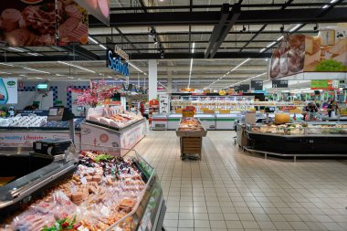 PATTAYA, THAILAND - CIRCA APRIL, 2023: Pattaya 'daki Big C süpermarketinin içi. Big C bir bakkal ve genel pazarlama perakendecisi..