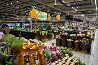 PATTAYA, THAILAND - CIRCA APRIL, 2023: Pattaya 'daki Big C süpermarketinde üretiliyor. Big C bir bakkal ve genel pazarlama perakendecisi..