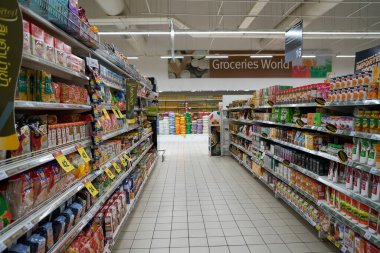 PATTAYA, THAILAND - CIRCA APRIL, 2023: Pattaya 'daki Big C süpermarketinin içi. Big C bir bakkal ve genel pazarlama perakendecisi..