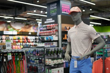 PATTAYA, THAILAND - CIRCA APRIL, 2023: Central Pattaya 'daki Supersports mağazasında (CentralFestival Pattaya Beach) alışveriş merkezi.