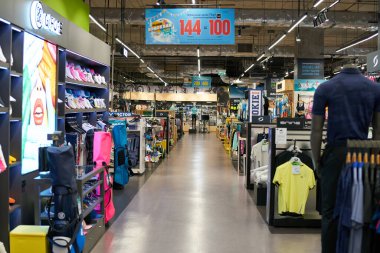 PATTAYA, THAILAND - CIRCA APRIL, 2023: Central Pattaya 'daki Supersports mağazasında (CentralFestival Pattaya Beach) alışveriş merkezi.