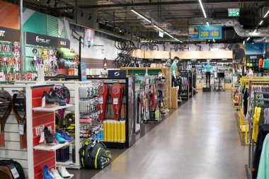 PATTAYA, THAILAND - CIRCA APRIL, 2023: Central Pattaya 'daki Supersports mağazasının içi (CentralFestival Pattaya Beach) alışveriş merkezi.