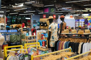 PATTAYA, THAILAND - CIRCA APRIL, 2023: Central Pattaya 'daki Supersports mağazasında (CentralFestival Pattaya Beach) alışveriş merkezi.