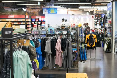 PATTAYA, THAILAND - CIRCA APRIL, 2023: Central Pattaya 'daki Supersports mağazasında (CentralFestival Pattaya Beach) alışveriş merkezi.