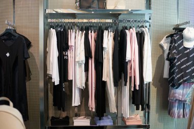 PATTAYA, THAILAND - CIRCA APRIL, 2023: Central Pattaya 'daki Armani Exchange perakende mağazasının iç çekimi (CentralFestival Pattaya Beach) alışveriş merkezi.