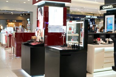 PATTAYA, THAILAND - CIRCA APRIL, 2023: Nars kozmetik ürünleri Central Pattaya (CentralFestival Pattaya Beach) alışveriş merkezinde sergileniyor.