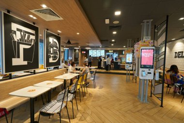 HO CHI MINH CITY, VİETNAM - CIRCA MARCH, 2023: Ho Chi Minh City 'deki McDonald' s fast food restoranının içsel çekimi