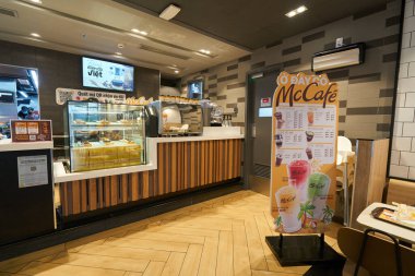 HO CHI MINH CITY, VİETNAM - CIRCA MARCH, 2023: McCafe Ho Chi Minh City 'deki McDonald' s fast food restoranında