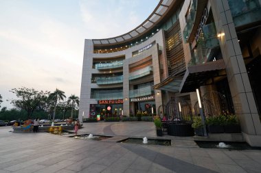 HO CHI MINH CITY, VİETNAM - CIRCA MARCH, 2023: Crescent Mall 'ın sokak manzarası