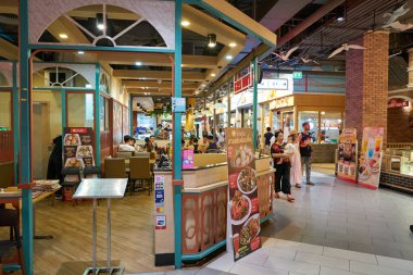 PATTAYA, THAILAND - CIRCA APRIL, 2023: Terminal 21 Pattaya 'nın iç çekimi.