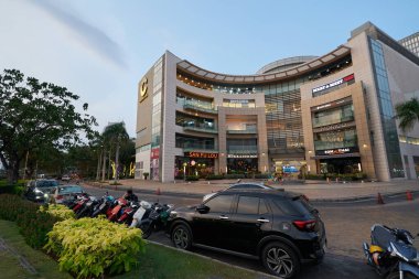 HO CHI MINH CITY, VİETNAM - CIRCA MARCH, 2023: Crescent Mall 'ın sokak manzarası