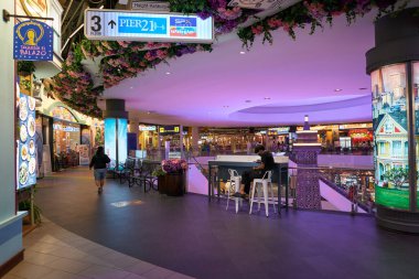PATTAYA, THAILAND - CIRCA APRIL, 2023: Terminal 21 Pattaya 'nın iç çekimi.