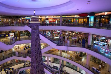 PATTAYA, THAILAND - CIRCA Nisan 2023: 21 Pattaya Terminali içindeki Eyfel Kulesi kopyası.