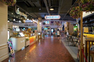 PATTAYA, THAILAND - CIRCA APRIL, 2023: Terminal 21 Pattaya 'nın iç çekimi.